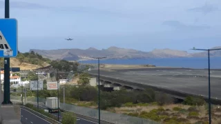 Poslední dny na Madeiře: Ani stále měnící se počasí nám nezkazilo koupání v oceánu přímo u letiště