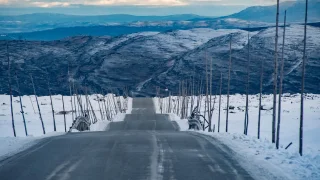 Silnice, která bere dech. Valdresflye šplhá vysoko do hor, přespat tam v zimě ve stanu je zážitek