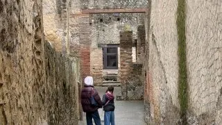 Fotr na tripu 11, Neapol