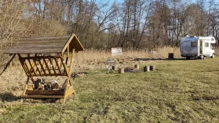 První letošní bezkempování: Staré škodovky, enderácké wartburgy, husité a Pátek v neděli