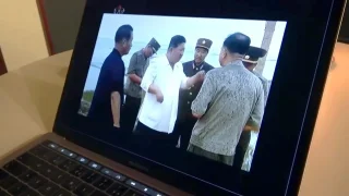 Fotr si zkusil večer u televize v severokorejském stylu. Dostal dávku propagandy jak před rokem 1989